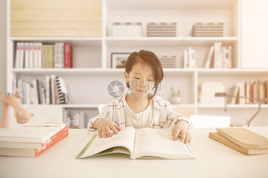 摩根资管：业绩预期主导港股8月走势，美联储推迟降息利好风险资产