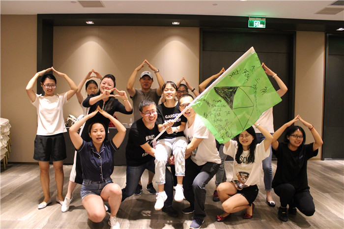 招商电子：中芯国际（00981）2025 Q3收入指引环比增长，2025 Q4备货能见度下降