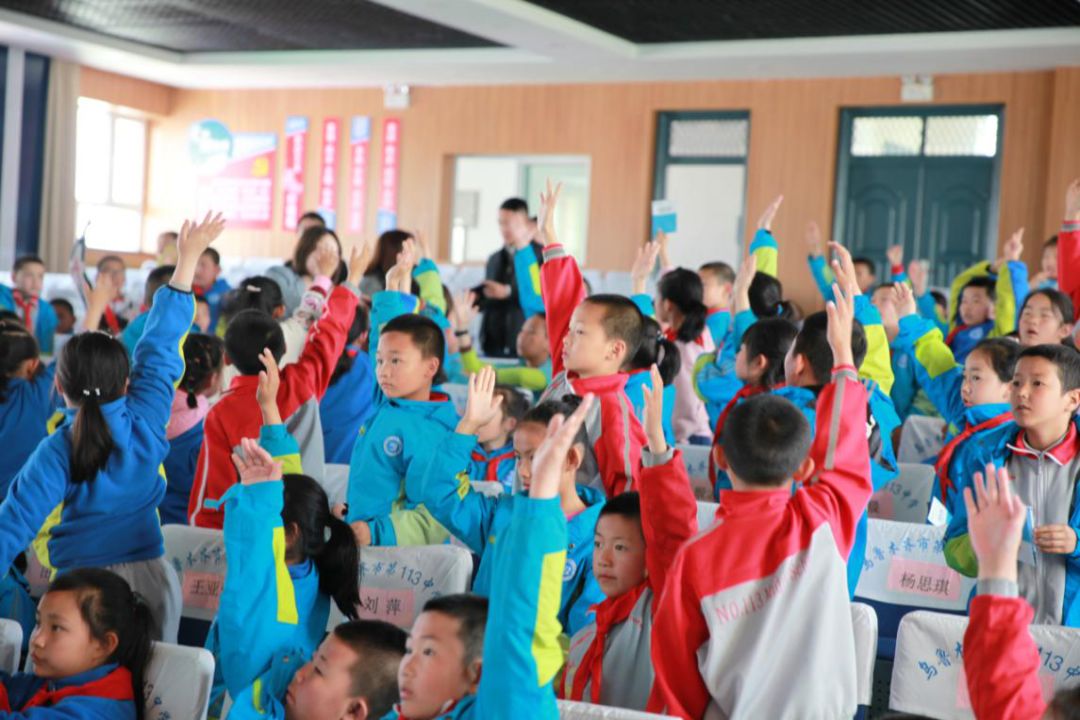 南方日报评论员：风雨无情人有情 关键时刻显担当