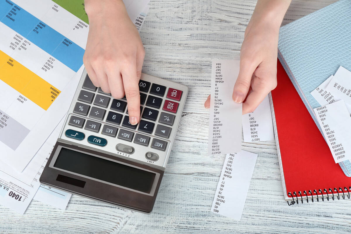 标普创新高迎“八月魔咒”! 暗流涌动 夏末需谨慎对冲