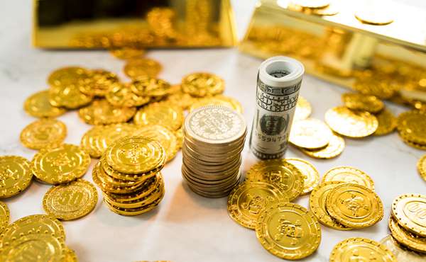 美股强劲回升30%!华尔街空头调整策略,“顽固多头”逆袭