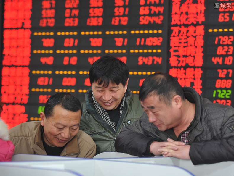 2025年7月份重卡市场销售同比增长46%,5家企业销量超万,重汽继续领跑