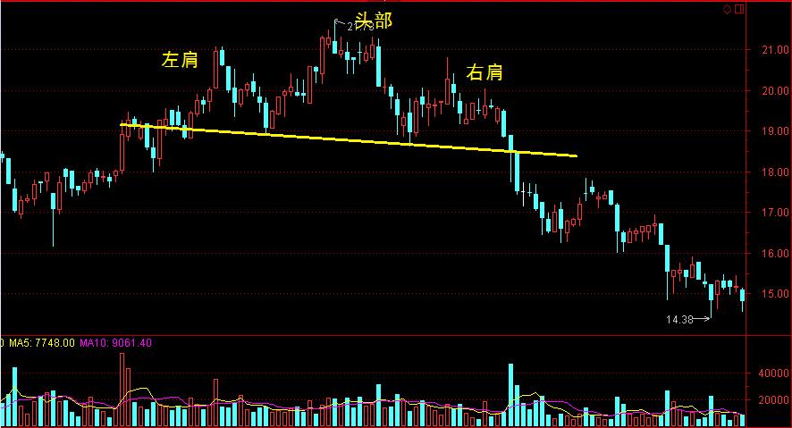 小学生看哥哥们踢十五运会足球赛,一声声加油稚嫩却嘹亮
