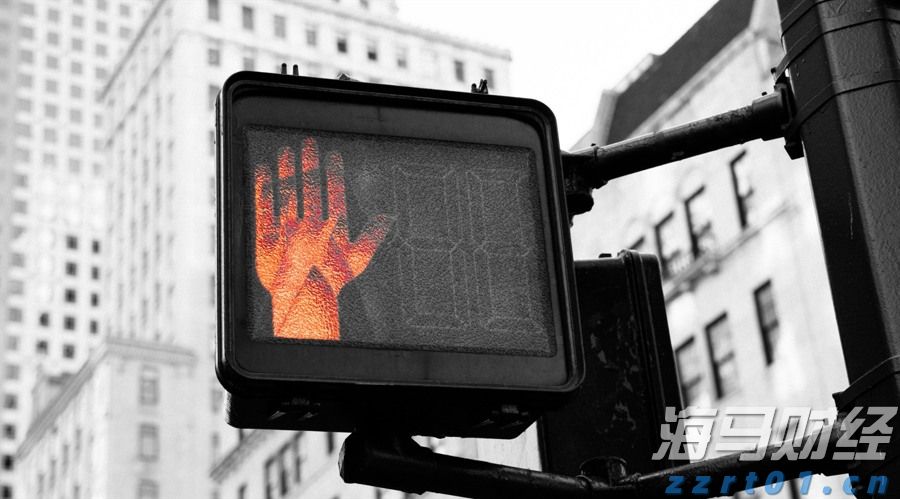 “后智能时代”的消费电子竞争开启!扎克伯格推动AI智能眼镜革命,向iPhone生态发起冲击